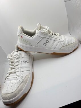 On Running Women's White and Gum-Soled Low-Top Sneakers